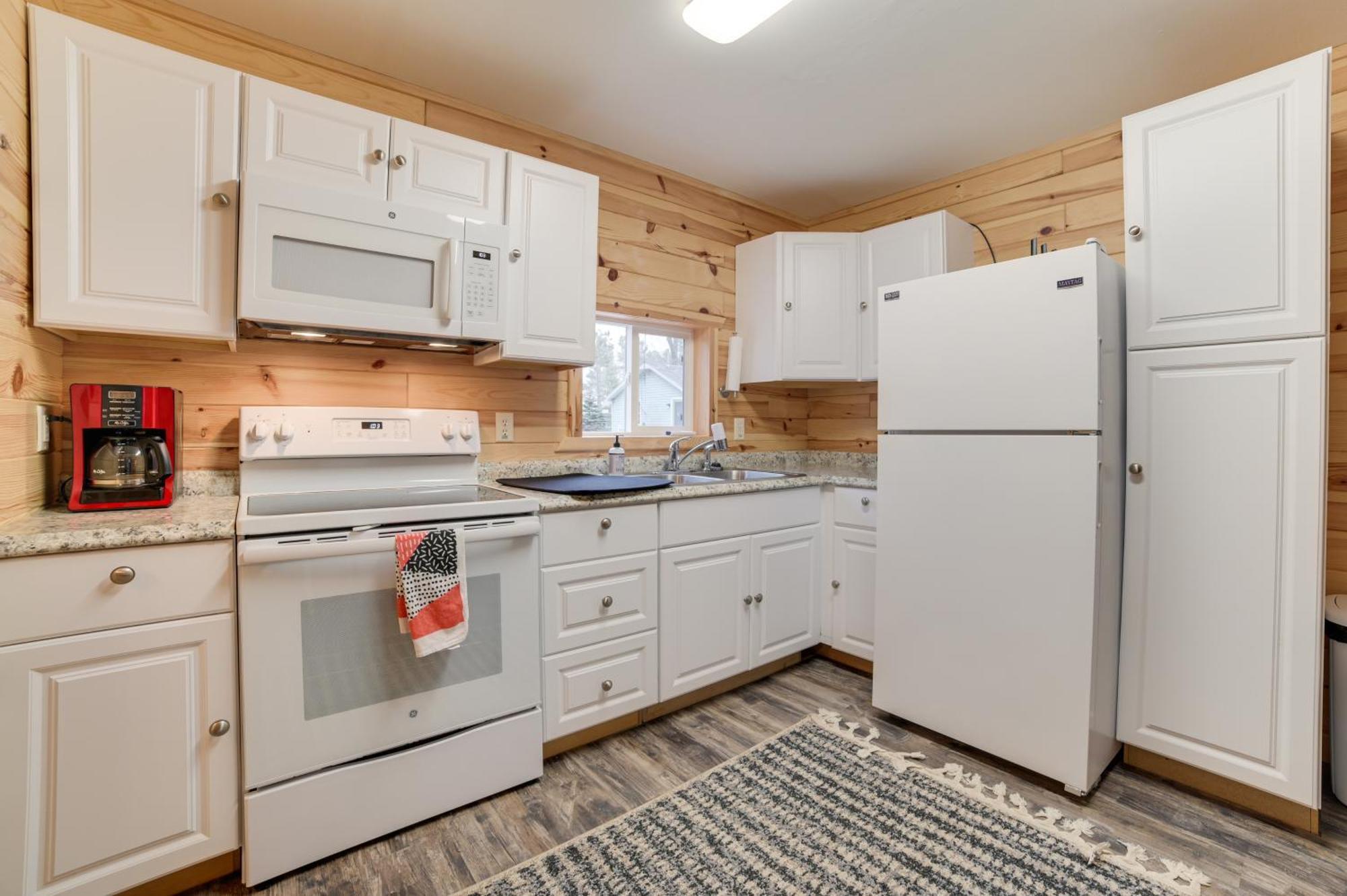 Scenic Evans Hideaway Steps To Lake Huron! Oscoda Eksteriør billede
