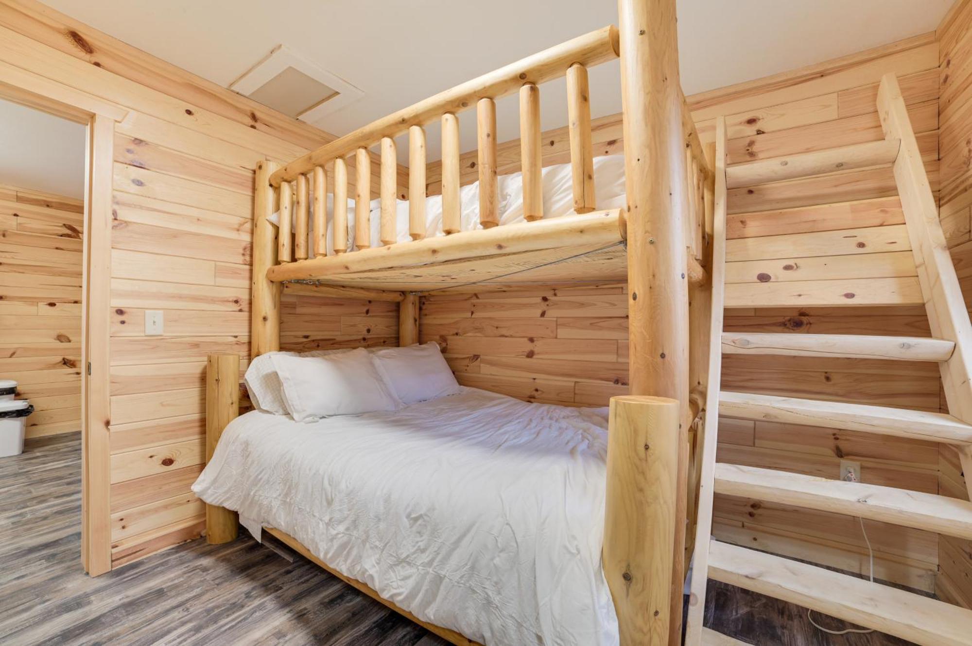Scenic Evans Hideaway Steps To Lake Huron! Oscoda Eksteriør billede