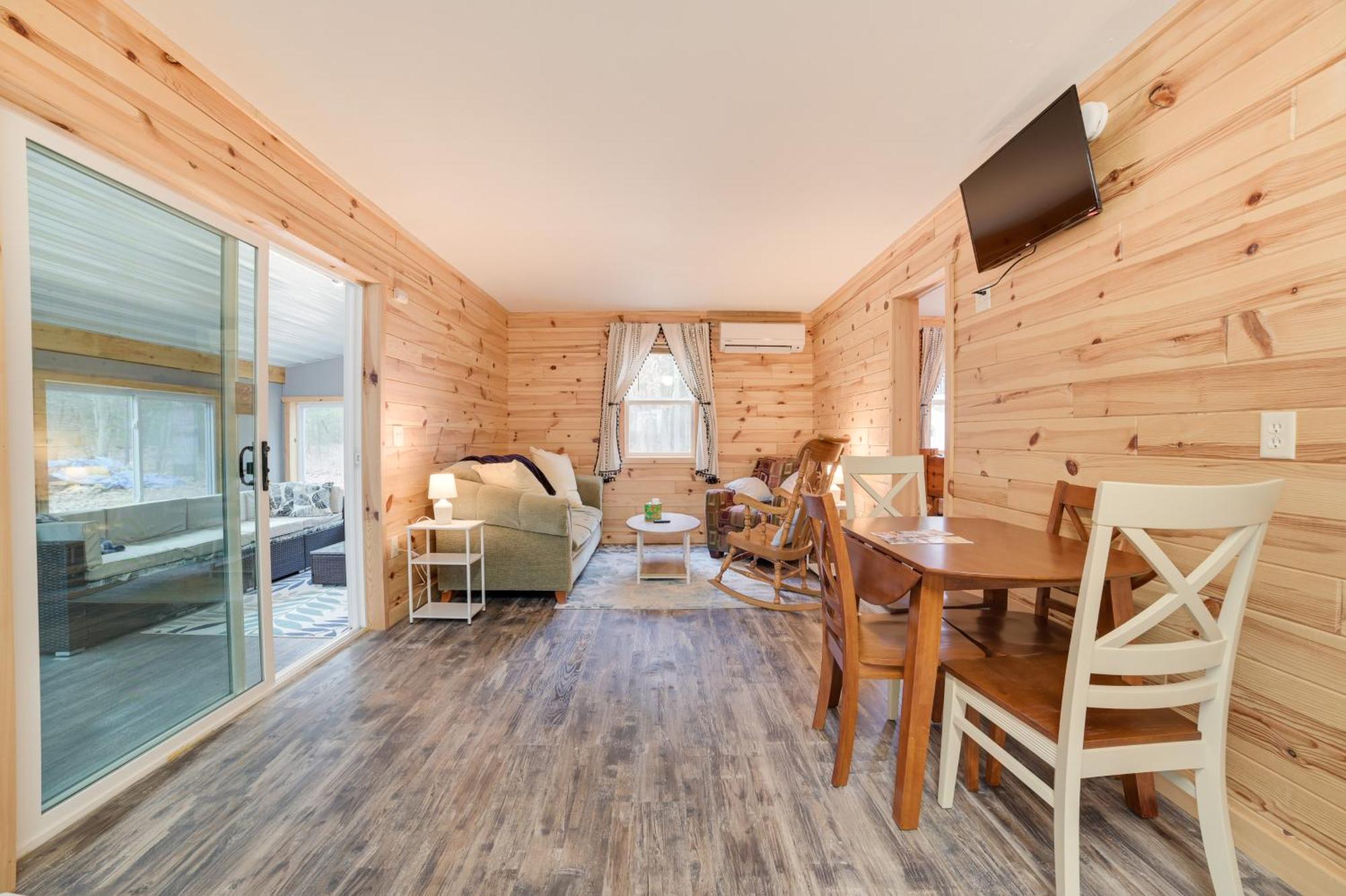 Scenic Evans Hideaway Steps To Lake Huron! Oscoda Eksteriør billede